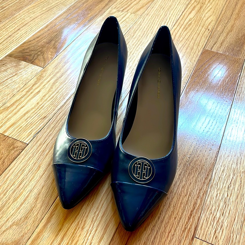 Tommy Hilfiger navy pumps